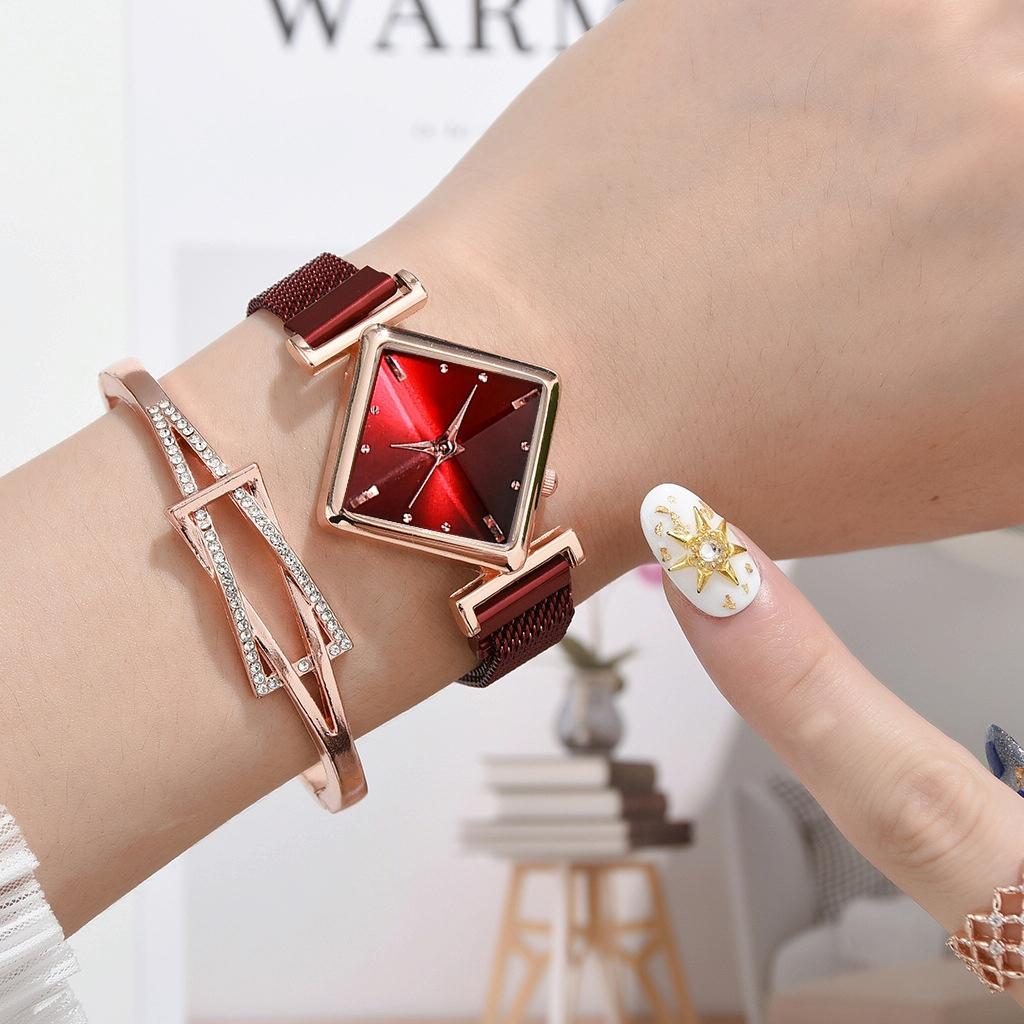 Red Diamond Dial Quartz Watch & Bracelet Set For Women-1922443444240912385