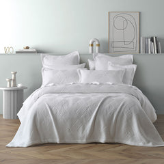 Bianca Cassiano White Polyester Jacquard Coverlet Set Queen/King