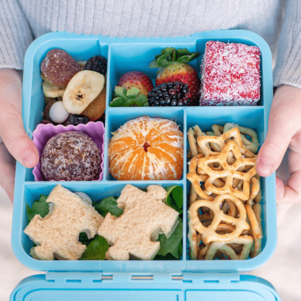 MONTII.CO Lunch Punch Sandwich Cutters | Puzzles-1954803119120584708